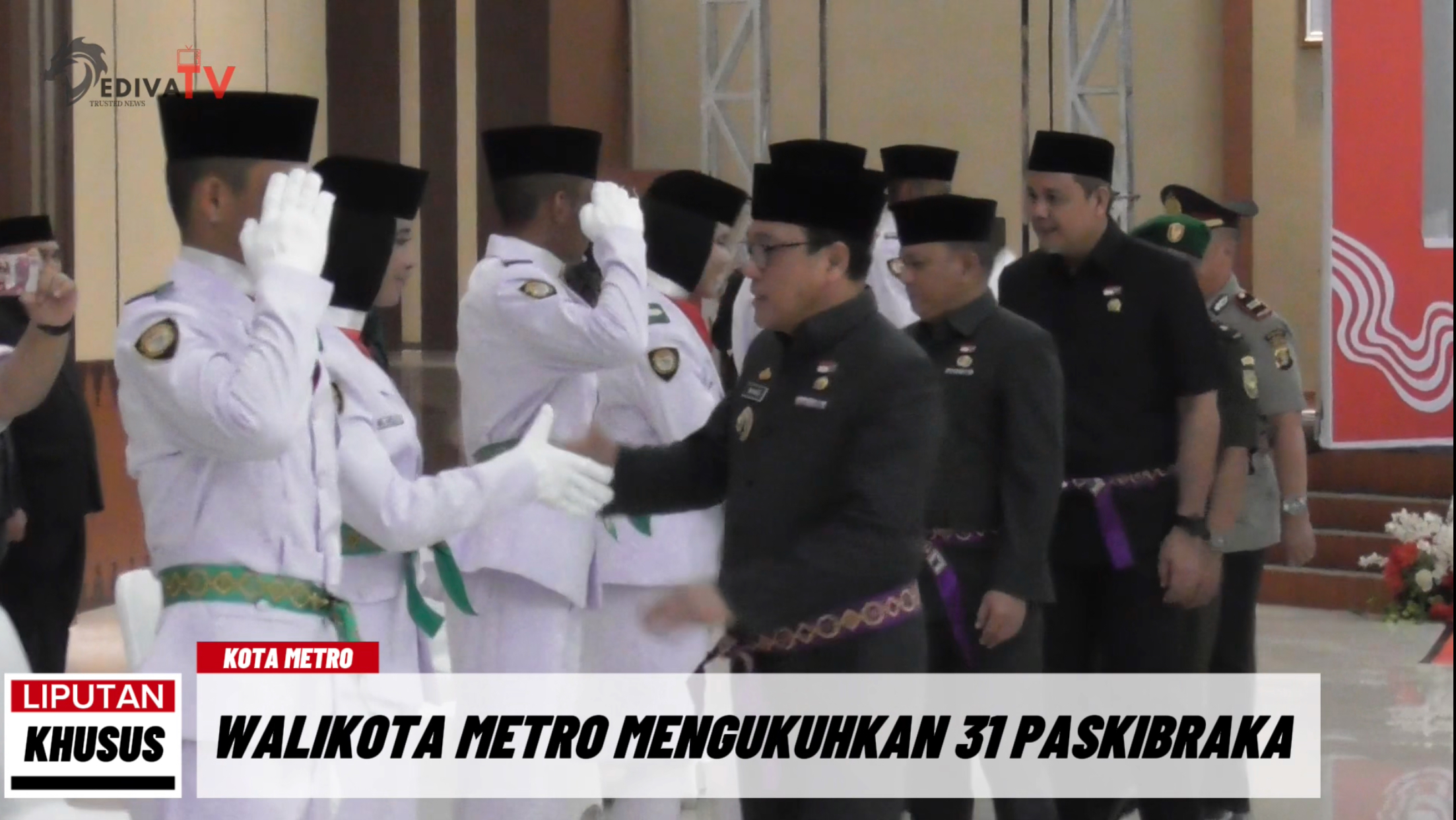 Walikota Metro Mengukuhkan 31 Paskibraka Tahun 2024